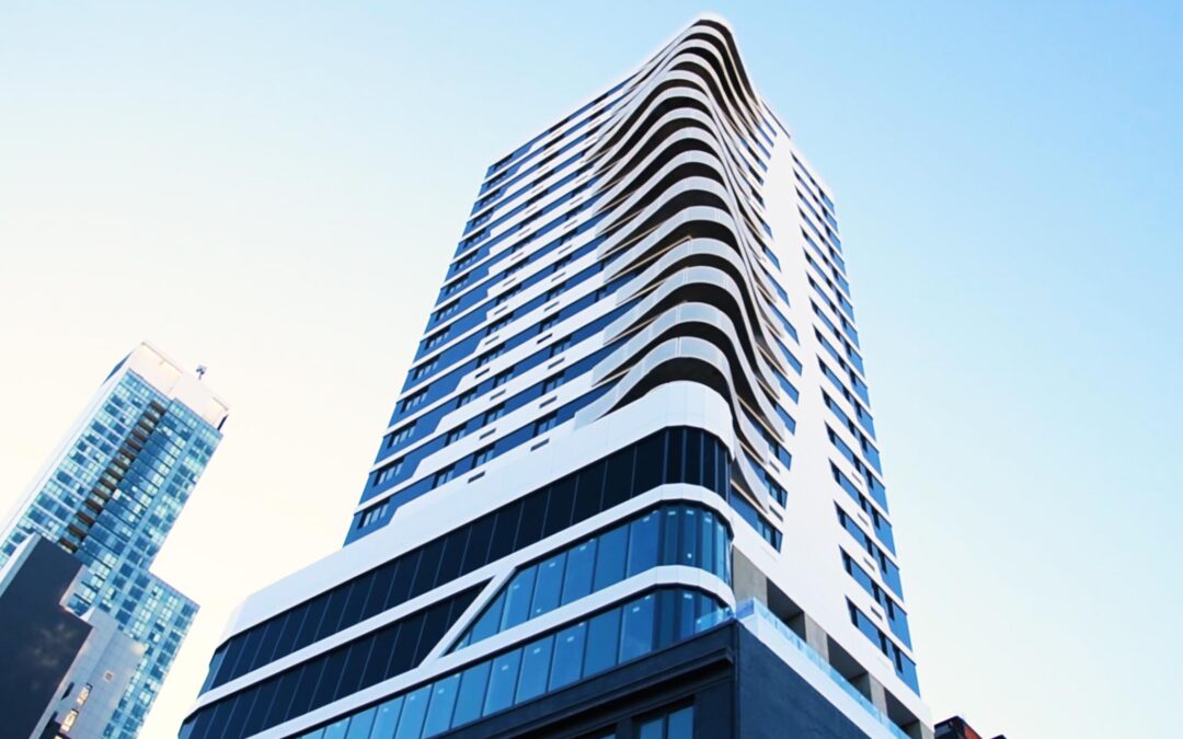 Going Vertical – Why Vitraplate® is the Go-To for High-Rise Safety and Strength